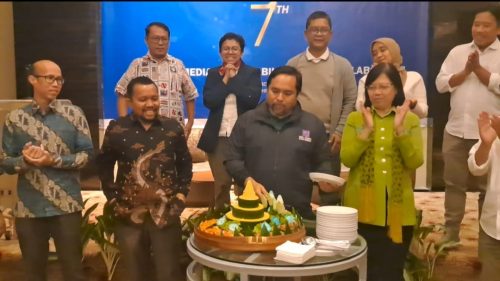 Potong tumpeng, saat memperingati 7 tahun berdirinya AMSI. (Dok: Istimewa)